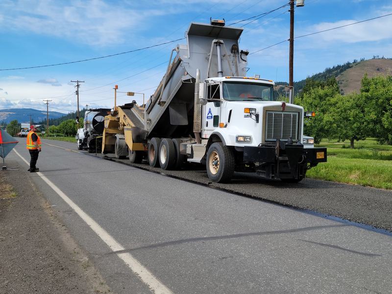 Finished asphalt paving and sealcoating job for a Davenport homeowner