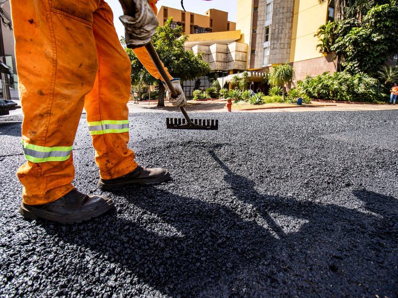 Asphalt paving and sealcoating in Davenport area, IA